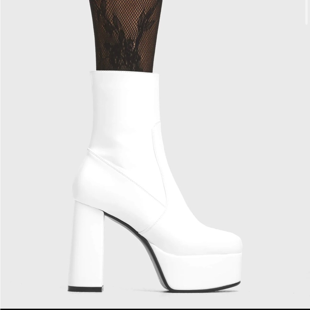 LAMODA DOLLS KILL MAKING MOVES PLATFORM ANKLE BOOTS white